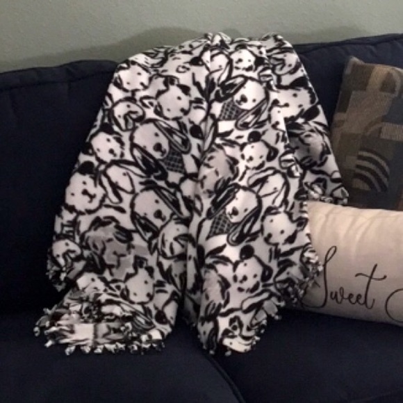 Sketched Puppy Dog Fleece Blanket - Picture 4 of 13